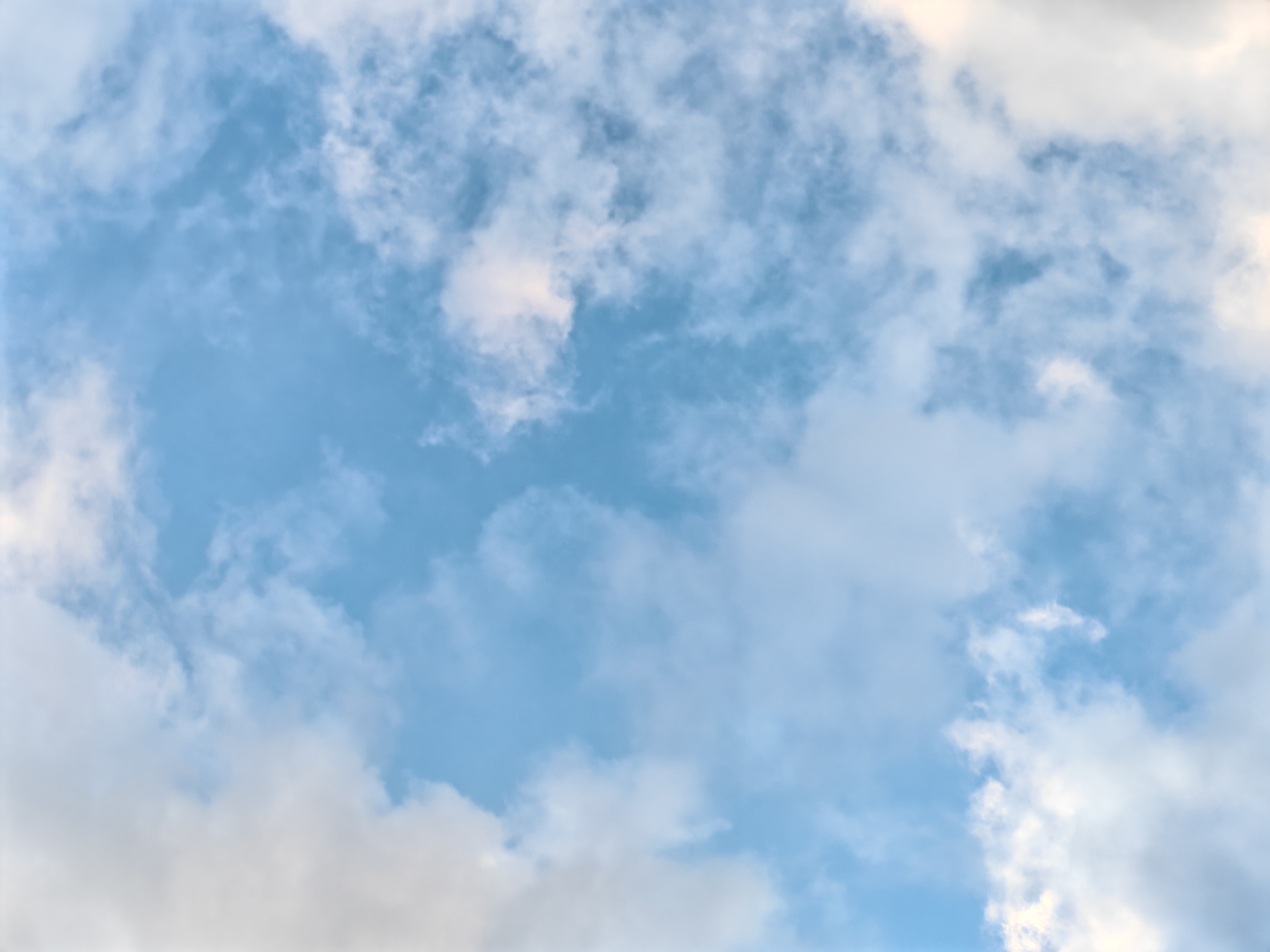 烟云般的朦胧，你看得出这是蓝天和白云吗？