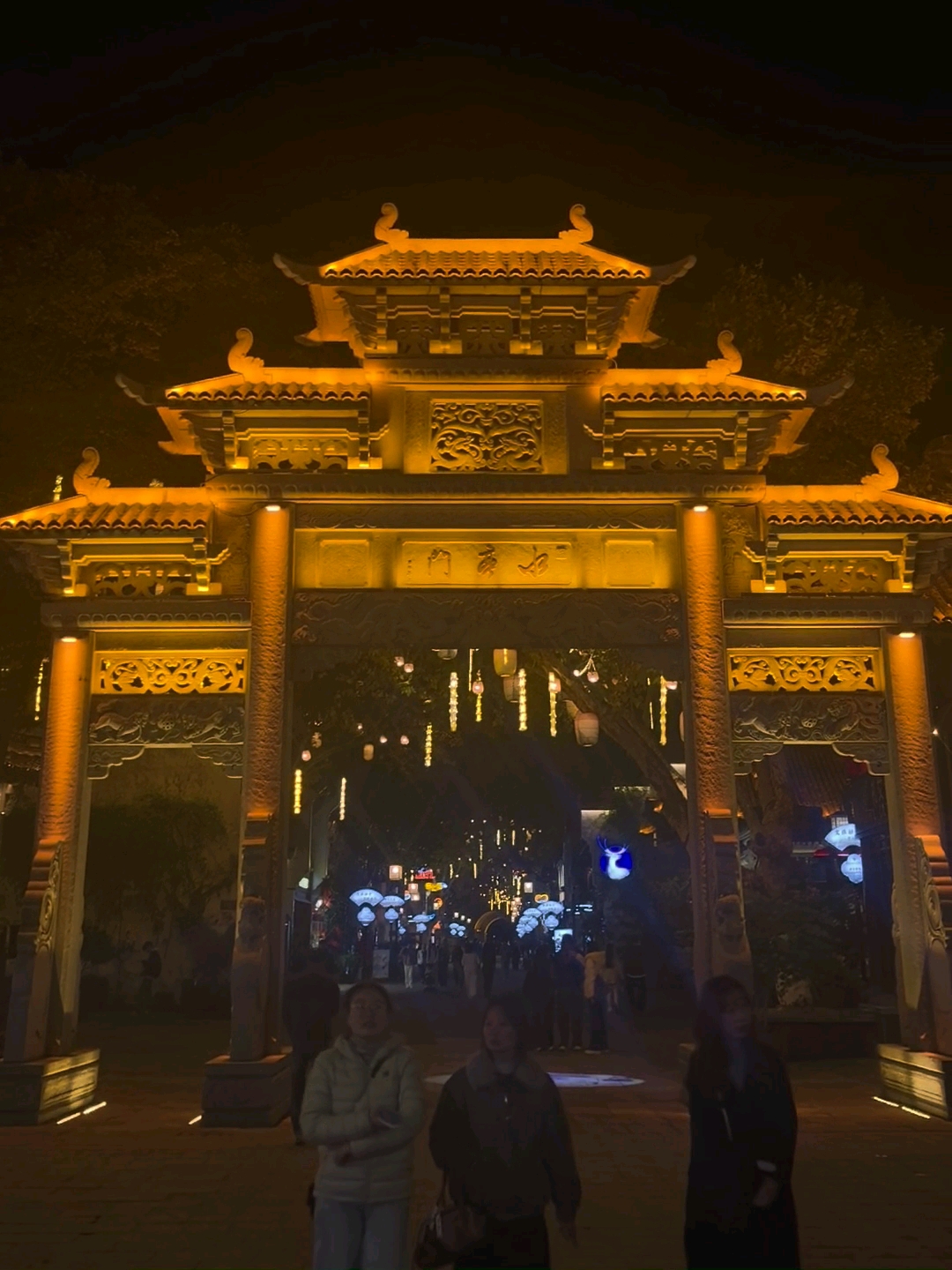 【专题】穿巷寻怪尝鲜辣 登楼拜圣吹儒风！探秘衢州古城