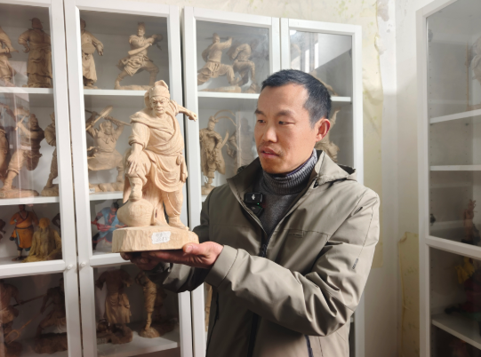 这位鄞州匠人，用十年“零碎时间”雕成水浒一百单八将